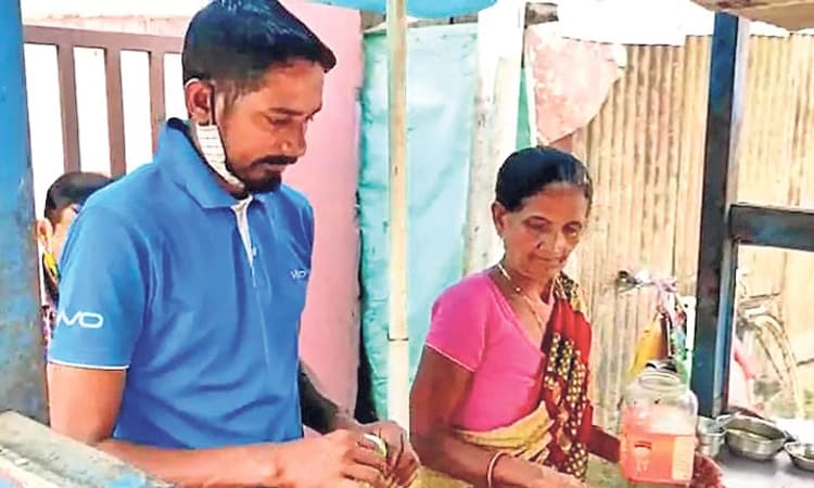 ಚಹಾ ಮಾರುತ್ತಿರುವ ಮಾಜಿ ಕ್ರಿಕೆಟಿಗ!
