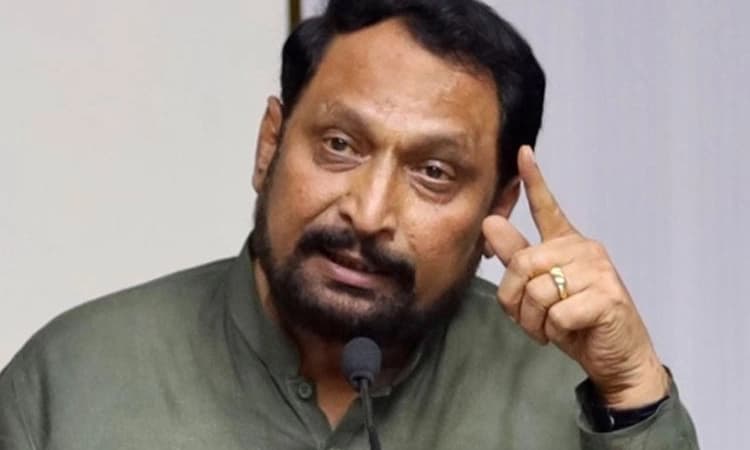 ಎಚ್ಡಿಕೆ-ಸುಮಲತಾ ವಾಕ್ ಸಮರ ತಮಾಷೆಯಾಗಿದೆ, ಕೇಳಲು ನಮಗೆ ಸಮಯವಿಲ್ಲ : ಡಿಸಿಎಂ ಸವದಿ