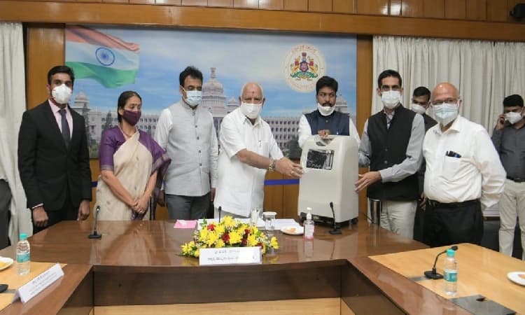 750 ಆಮ್ಲಜನಕ ಸಾಂದ್ರಕ ನೀಡಿದ ಗೀವ್‌ ಇಂಡಿಯಾ : ಸಿಎಂ, ಡಿಸಿಎಂಗೆ ಹಸ್ತಾಂತರ