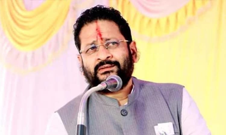 ದಕ್ಷಿಣೆ ಕಾಸಿಗೆ ಆಸೆ ಬಿದ್ದು ಕೆಲ ಮಠಾಧೀಶರು ಸಿಎಂ ಪರ ಮಾತನಾಡುತ್ತಿದ್ದಾರೆ: ಯತ್ನಾಳ್ ಟೀಕೆ