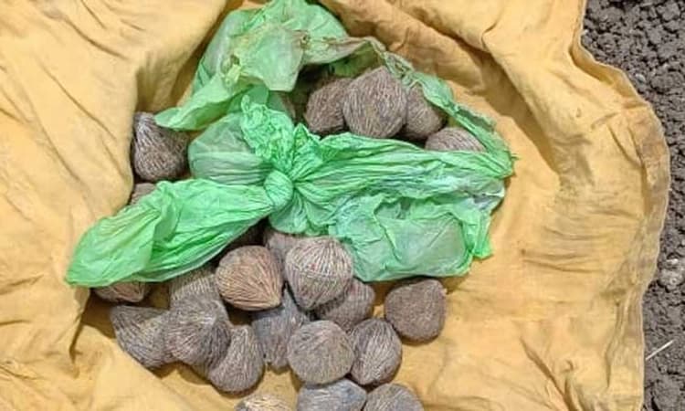 ಕೋಡಿಹಳ್ಳಿಯಲ್ಲಿ ಅನುಮಾನಾಸ್ಪದ ಸ್ಪೋಟಕಗಳು ಪತ್ತೆ: ಪರೀಕ್ಷೆ ನಡೆಸುತ್ತಿದ್ದ ವ್ಯಕ್ತಿಗೆ ಗಾಯ