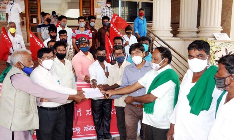 ಬೇಡಿಕೆ ಈಡೇರಿಕೆಗೆ ಕಟ್ಟಡ ಕಾರ್ಮಿಕರ ಆಗ್ರಹ