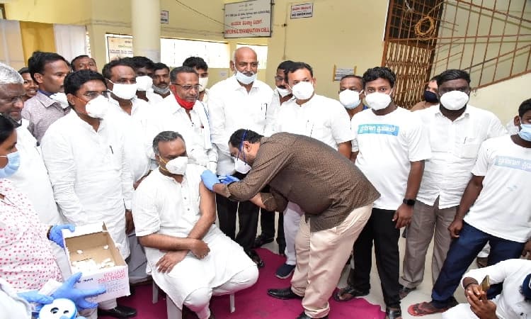 ಕೊರೊನಾಕ್ಕೆ ಲಸಿಕೆಯೇ ಮದ್ದು : ಪ್ರಿಯಾಂಕ್‌