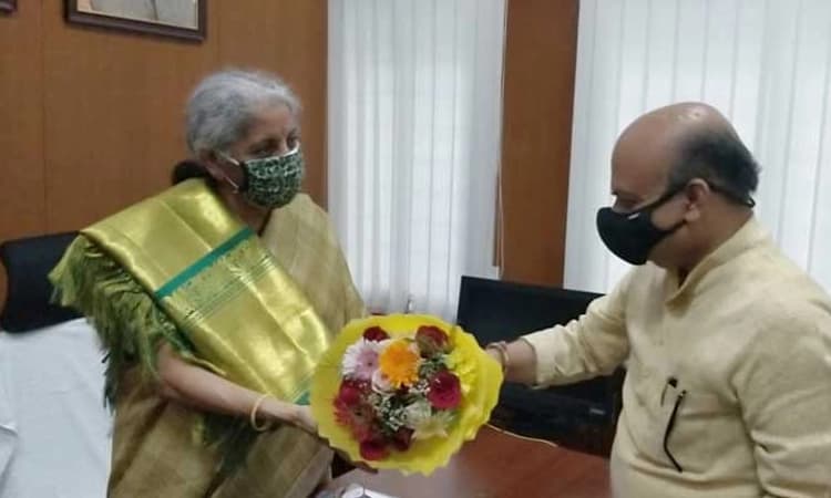 ನಿರ್ಮಲಾ ಸೀತಾರಾಮನ್ ಭೇಟಿಯಾಗಿ ಜಿಎಸ್ ಟಿ ಪರಿಹಾರ ಬಾಕಿ ಬಿಡುಗಡೆಗೆ ಮನವಿ ಮಾಡಿದ ಬೊಮ್ಮಾಯಿ