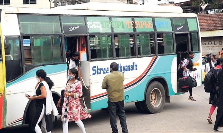 ಸೀಮಿತ ಸಂಖ್ಯೆಯಲ್ಲಿ ಖಾಸಗಿ ಬಸ್‌ ಸಂಚಾರ