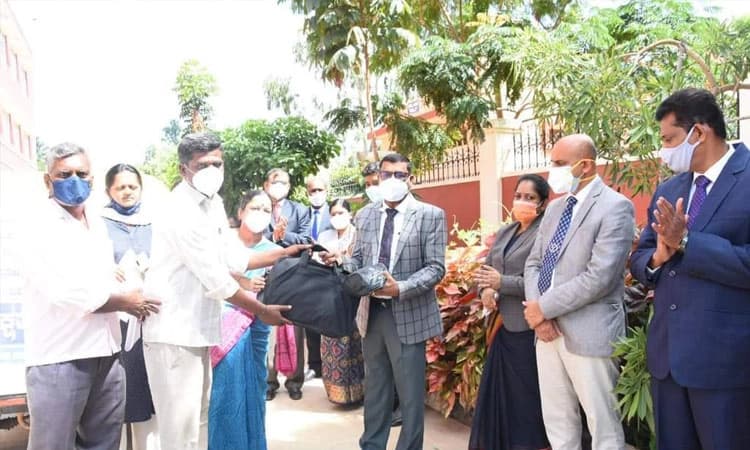 ಕಾರ್ಮಿಕರಿಗೆ ಕಿಟ್‌ಗಳ ವಿತರಣೆ