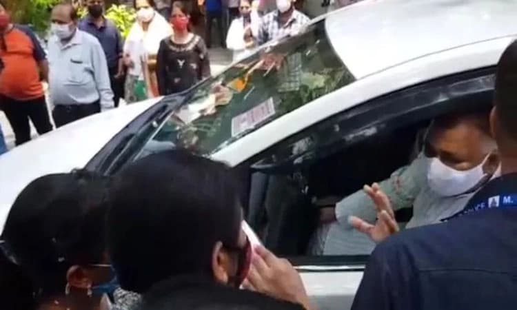 ‘ಮಾರೊ ಜಾವೊ’:ಸಮಸ್ಯೆ ಹೇಳಿಕೊಂಡು ಬಂದ ಪೋಷಕರಿಗೆ ಮ.ಪ್ರ ಶಿಕ್ಷಣ ಸಚಿವರ ಉದ್ಧಟತನದ ಉತ್ತರ    