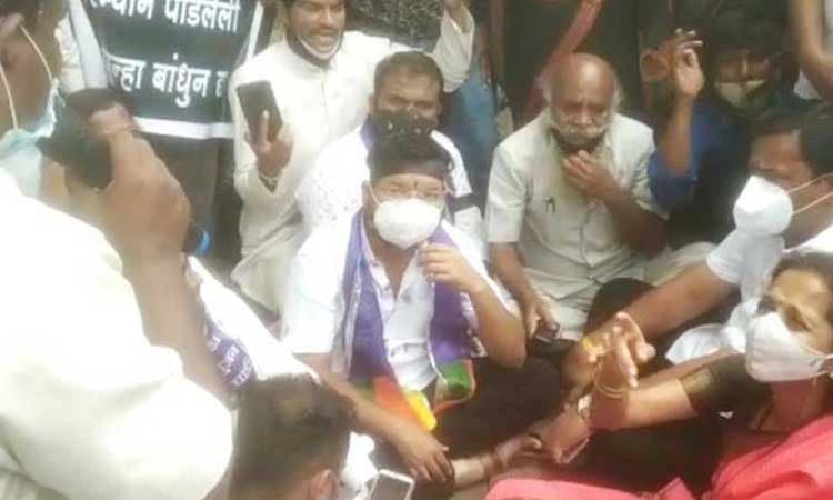 ಮನೆ ತೆರವು ವಿರುದ್ಧ  ಓಧಾ ಕಾಲನಿ ನಿವಾಸಿಗಳಿಂದ ಪ್ರತಿಭಟನೆ