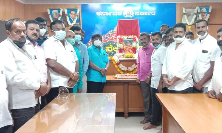 ಒಕ್ಕಲಿಗ‌ರ ಸಮುದಾಯಕ್ಕೆ  ಸೌಲಭ್ಯ ನೀಡಲು ಆಗ್ರಹ