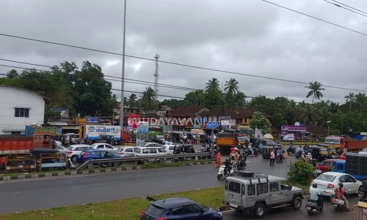 ಹಬ್ಬ ಸಡಗರದ ಎಫೆಕ್ಟ್:‌ ಕಟಪಾಡಿ ರಾ.ಹೆದ್ದಾರಿ 66ರಲ್ಲಿ ಟ್ರಾಫಿಕ್ ಜಾಮ್