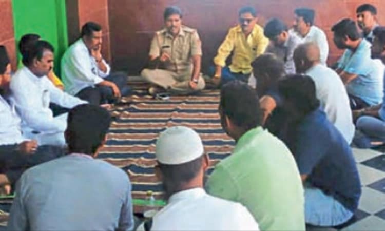 ಅನಗತ್ಯ ವಾಹನ ಸಂಚಾರಕ್ಕೆ ನಿಷೇಧ: ಡಂಬಳ