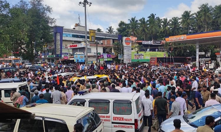 ಪ್ರವೀಣ್ ಅಂತಿಮ ಯಾತ್ರೆ : ಸಚಿವರು, ಬಿಜೆಪಿ ನಾಯಕರ ವಿರುದ್ಧವೇ ಆಕ್ರೋಶ