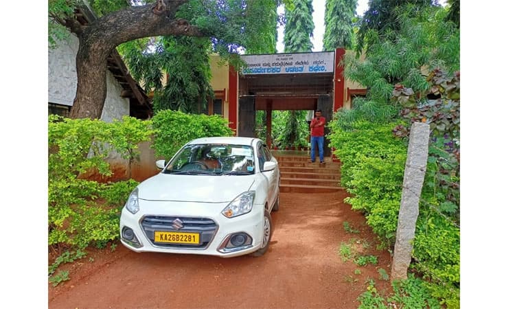 ಸಿಬ್ಬಂದಿ ಕೊರತೆ, ಸೊರಗಿದ ಪಶು ಇಲಾಖೆ