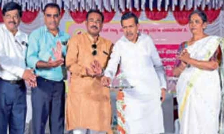 ಸಹಕಾರ ಪಟ್ಟಣ ಬ್ಯಾಂಕ್‌ಗಳ ಮೇಲೆ ಗದಾಪ್ರಹಾರ