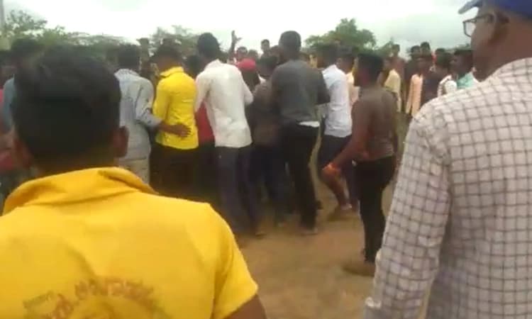 ಕ್ಲಸ್ಟರ್ ಮಟ್ಟದ ಶಾಲೆ ಕ್ರೀಡಾಕೂಟದಲ್ಲಿ ಗಲಾಟೆ : ಕಲ್ಲು ತೂರಾಟ, ಹಲವರಿಗೆ ಗಾಯ