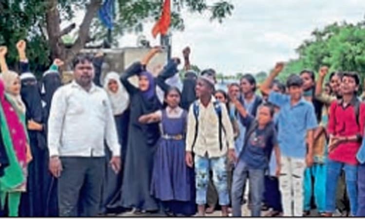 ಬಸ್‌ ಘಟಕಕ್ಕೆ ಮುತ್ತಿಗೆ-ಆಕ್ರೋಶ