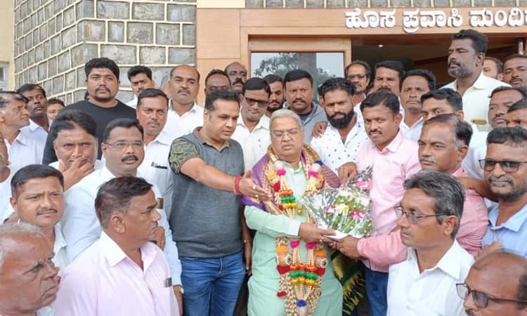 ಚಿಕ್ಕೋಡಿ: ಏತ ನೀರಾವರಿ ಯೋಜನೆ: ಸಚಿವ ಕಾರಜೋಳ ಅವರಿಗೆ  ರೈತರ ಅಭಿನಂದನೆ