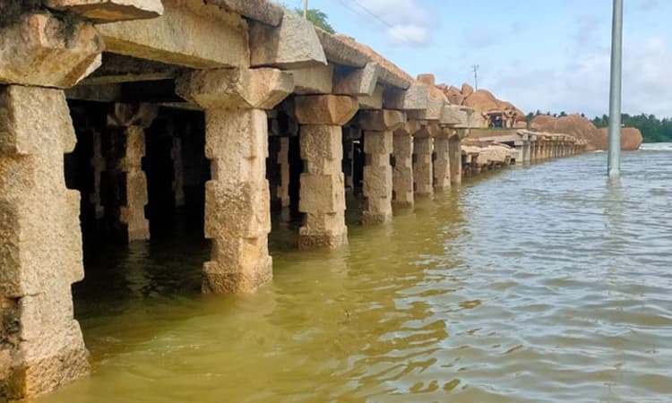 ಹಂಪಿಯಲ್ಲಿ ಮುಂದುವರೆದ ಪ್ರವಾಹ ಸ್ಥಿತಿ: ಸ್ಮಾರಕರಗಳು ಮುಳುಗಡೆ