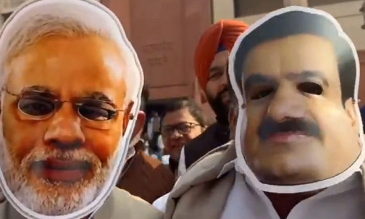 PM Modi, Adani ವಿರುದ್ಧ ವಾಗ್ದಾಳಿ: ಸಂಸತ್ ಆವರಣದಲ್ಲಿ ರಾಹುಲ್ ಅಣಕು ಸಂದರ್ಶನ