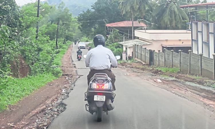 Brahmavar: ನಿತ್ಯ ಒದ್ದಾಟ, ರಸ್ತೆಯ ವಿಸ್ತರಣೆ ಎಂದು..?