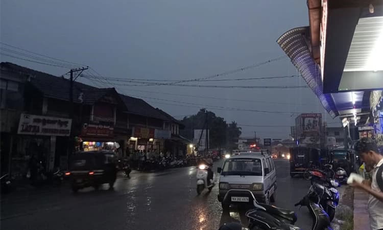 Cyclone Fengal; ದಕ್ಷಿಣ ಕನ್ನಡ, ಉಡುಪಿಯಲ್ಲಿ ಸಿಡಿಲಾರ್ಭಟದ ಭಾರೀ ಮಳೆ
