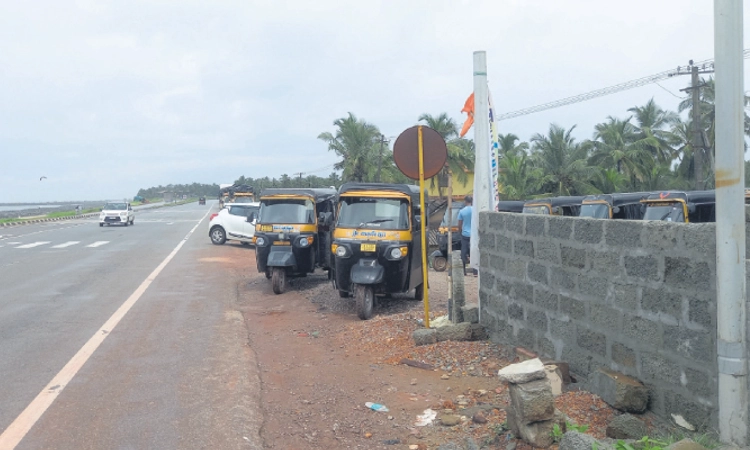 Kundapura: ವಿಶ್ವ ವಿಖ್ಯಾತ ಮರವಂತೆಯಲ್ಲಿ ಬಸ್‌ ನಿಲ್ದಾಣವೇ ಇಲ್ಲ !