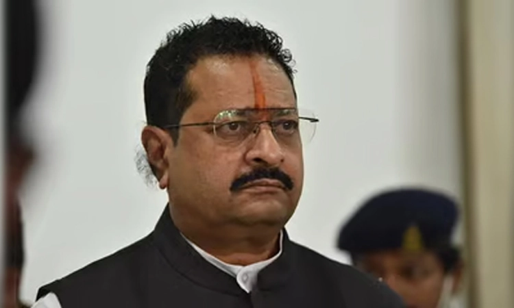 ಬಾಯಿ ಮುಚ್ಚಿ ಕುಳಿತರೆ ಒಳ್ಳೆಯದು, ಇಲ್ಲದಿದ್ದರೆ.. ಸ್ವಪಕ್ಷೀಯರ ವಿರುದ್ಧವೇ ಯತ್ನಾಳ್ ಕಿಡಿ