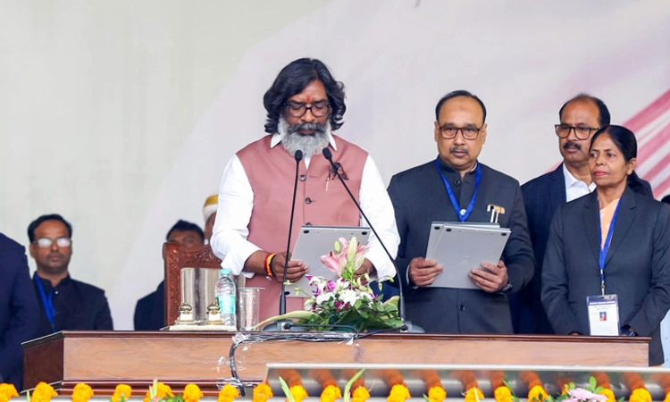 Jharkhand; ಸಿಎಂ ಆಗಿ ಹೇಮಂತ್ ಸೊರೇನ್ ಪ್ರಮಾಣ ವಚನ ಸ್ವೀಕಾರ