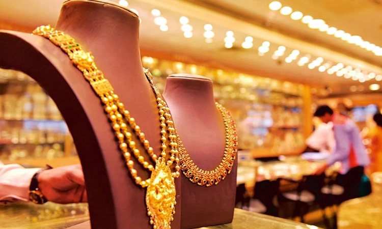 Gold Rate: ಚಿನ್ನದ ಬೆಲೆ ಮತ್ತೆ ಇಳಿಕೆ: 10 ಗ್ರಾಂಗೆ 77240 ರೂ!