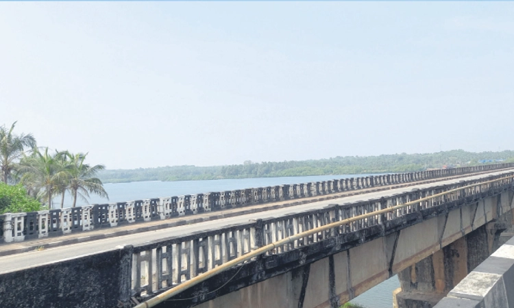 Kundapura: ರಾಷ್ಟ್ರೀಯ ಹೆದ್ದಾರಿಯ ಅರಾಟೆ ಹಳೆ ಸೇತುವೆಯಲ್ಲಿ ಸಂಚಾರ ಸ್ಥಗಿತ