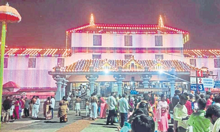 Dharmasthala: ಲಕ್ಷದೀಪಗಳ ಜಗಮಗ; ವಿದ್ಯುತ್‌ ದೀಪಗಳಿಂದ ಶೃಂಗಾರ