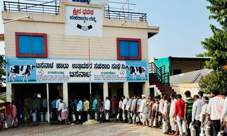 Achievement: ಮಹಾಲಿಂಗಪುರದ ಬಿಸನಾಳ ಹಾಲಿನ ಡೇರಿಗೆ ಕೇಂದ್ರದ ಪ್ರಶಸ್ತಿ ಗರಿ!