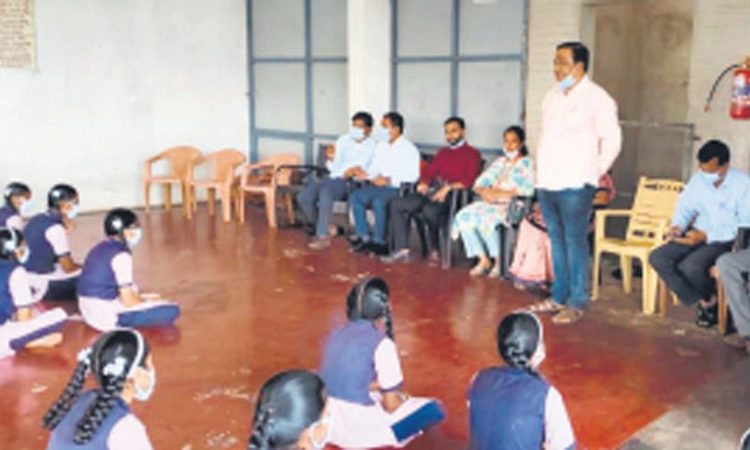 ಮುಂಡಗೋಡ: ಮಂಗನಬಾವು ಉಲ್ಬ‌ಣ-ಮೂರು ದಿನ ಶಾಲೆಗೆ ರಜೆ