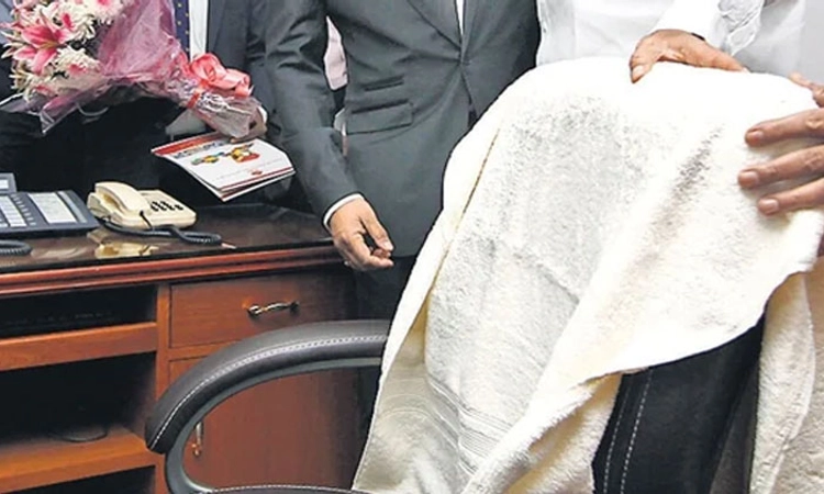 Uttar Pradesh ಈಗ ರಾಜಕಾರಣಿಗಳಿಂದ “ಬಿಳಿಟವಲ್‌’ ರಾಜಕೀಯ!