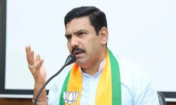 Hubli: ಗ್ಯಾರಂಟಿ ಯೋಜನೆ ಹಣ ನಿರ್ಹವಣೆಗೆ ಬಿಪಿಎಲ್‌ ಕಾರ್ಡ್‌ ರದ್ದು: ವಿಜಯೇಂದ್ರ ಆರೋಪ