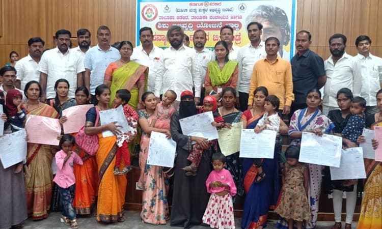 ಹೆಣ್ಣು ಮಕ್ಕಳಿಗೆ ಸಮಾನ ಅವಕಾಶ ಕಲ್ಪಿಸಿ: ಖಂಡ್ರೆ