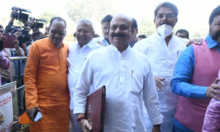 Budget: ಮೇಕೆದಾಟು ಯೋಜನೆಗೆ 1000 ಕೋಟಿ ರೂ ಅನುದಾನ; ಎತ್ತಿನಹೊಳೆಗೂ 3000 ಕೋಟಿ ರೂ ಘೋಷಣೆ!