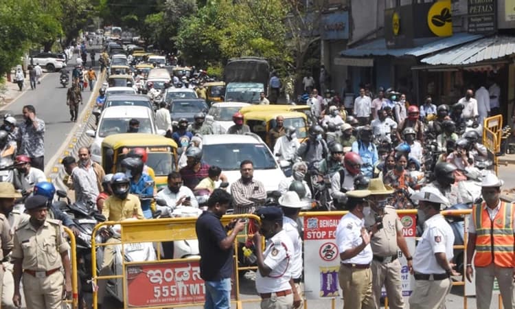 ಕೊನೆ ದಿನದ ಪಾದಯಾತ್ರೆ : ಟ್ರಾಫಿಕ್ ಜಾಮ್‌ ಕಿರಿಕಿರಿ, ವಾಹನ ಸವಾರರ ಆಕ್ರೋಶ