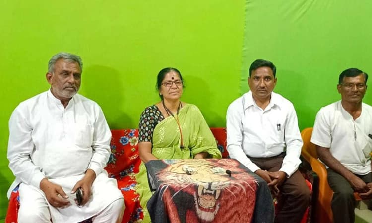 ಜನಪ್ರತಿನಿಧಿಗಳ ವಿರುದ್ಧ ಕೇಸ್‌ ದಾಖಲಿಸಲು ಒತ್ತಾಯ