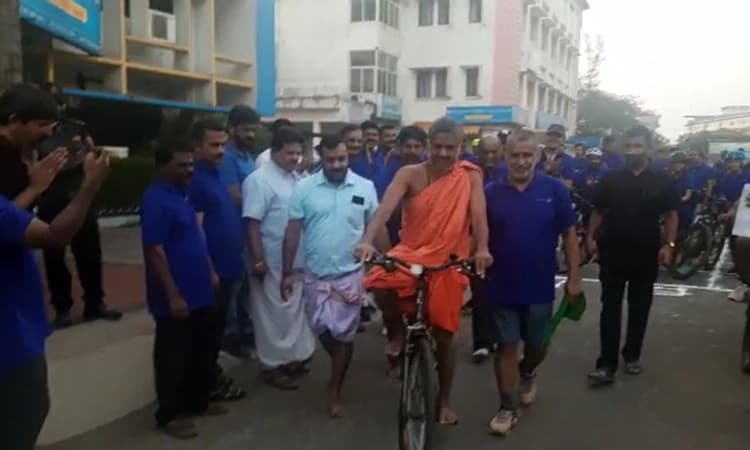 ಆರೋಗ್ಯಕ್ಕಾಗಿ ‘ಸೈಕ್ಲಿಂಗ್ ಜಾಥಾ’ : ಸ್ವತಃ ಸೈಕಲ್ ಸವಾರಿ ಮಾಡಿದ ಪೇಜಾವರ ಶ್ರೀ