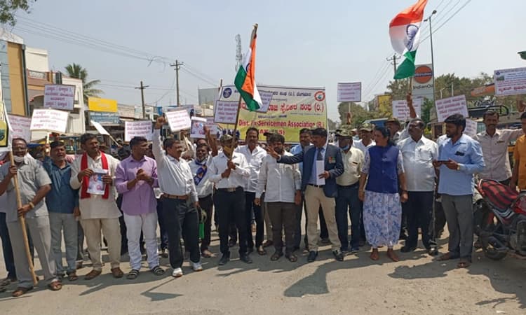 ಸೈನಿಕನ ತಾಯಿ ಹತ್ಯೆ: ಕ್ರಮಕ್ಕೆ ಆಗ್ರಹ