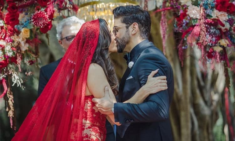 ಮದುವೆಯ ಅಮೂಲ್ಯ ಕ್ಷಣಗಳ ಚಿತ್ರಗಳನ್ನು ಹಂಚಿಕೊಂಡ ಫರ್ಹಾನ್,ಶಿಬಾನಿ