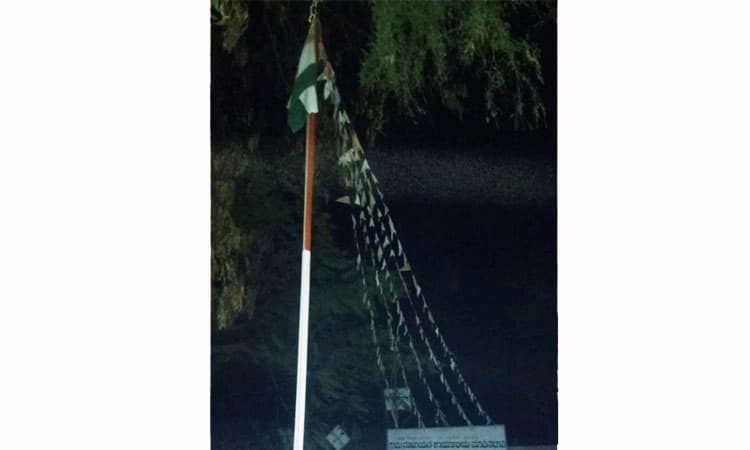 ರಾತ್ರಿಯಿಡೀ ಹಾರಿದ ರಾಷ್ಟ್ರಧ್ವಜ; ಗ್ರಾಪಂ ಸಿಬ್ಬಂದಿ ಅಮಾನತು