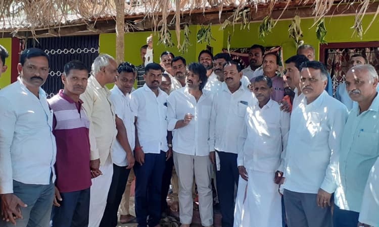 ಬಗರ್‌ಹುಕುಂ ಸಾಗುವಳಿದಾರರಿಗೆ ಭೂ ಮಂಜೂರಾತಿಗೆ ಒತ್ತಾಯಿಸಿ ಮಾಜಿ ಶಾಸಕ ಮಧು ಪ್ರತಿಭಟನೆ