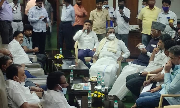 ದೇಶ ಮುಖ್ಯವೋ, ಧ್ವಜ‌ ಮುಖ್ಯವೋ : ಬಿಜೆಪಿ ವಿರುದ್ಧ ಖರ್ಗೆ ವಾಗ್ದಾಳಿ