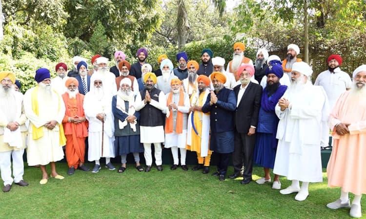 ಸಿಕ್ಖರ ಮನವೊಲಿಕೆ ಯತ್ನ; ಗಣ್ಯರೊಂದಿಗೆ ತಮ್ಮ ನಿವಾಸದಲ್ಲೇ ಮೋದಿ ಸಭೆ