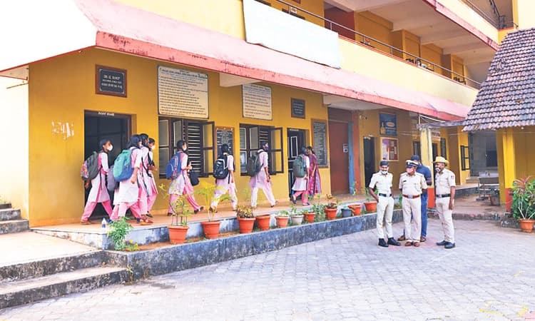 ಉಡುಪಿ-ದಕ್ಷಿಣ ಕನ್ನಡ: ಶಾಂತಿಯುತವಾಗಿ ನಡೆದ ತರಗತಿ