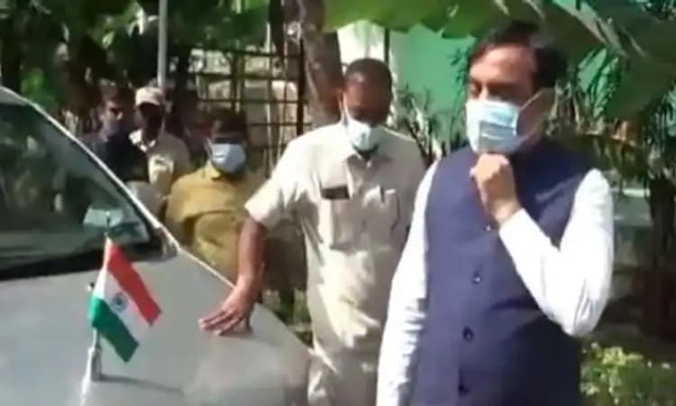 ದಾರಿ ಮಧ್ಯೆ ಇಂಧನ ಖಾಲಿ : ಬೆಂಗಾವಲು ವಾಹನದಲ್ಲಿ ಸಂಚರಿಸಿದ ಉನ್ನತ ಶಿಕ್ಷಣ ಸಚಿವ