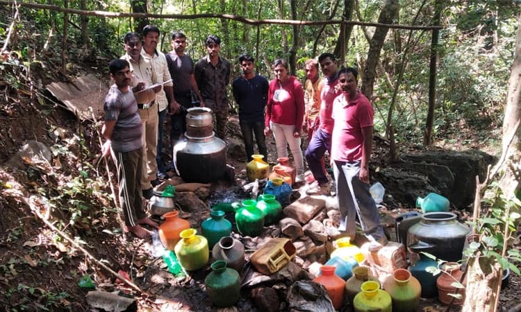 ಮೂಡಿಗೆರೆ: ಕಳ್ಳಭಟ್ಟಿ ಅಡ್ಡೆ ಮೇಲೆ ಪೊಲೀಸ್ ದಾಳಿ; ಆರೋಪಿಗಳು ಪರಾರಿ