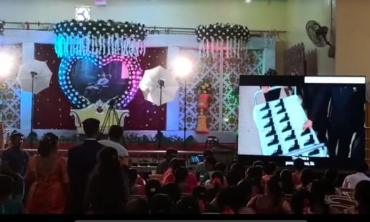 ಕಲ್ಯಾಣ ಮಂಟಪದಲ್ಲಿ ‘ಜೇಮ್ಸ್’ ಟೀಸರ್ ಪ್ರದರ್ಶನ ಮಾಡಿದ ಅಭಿಮಾನಿಗಳು